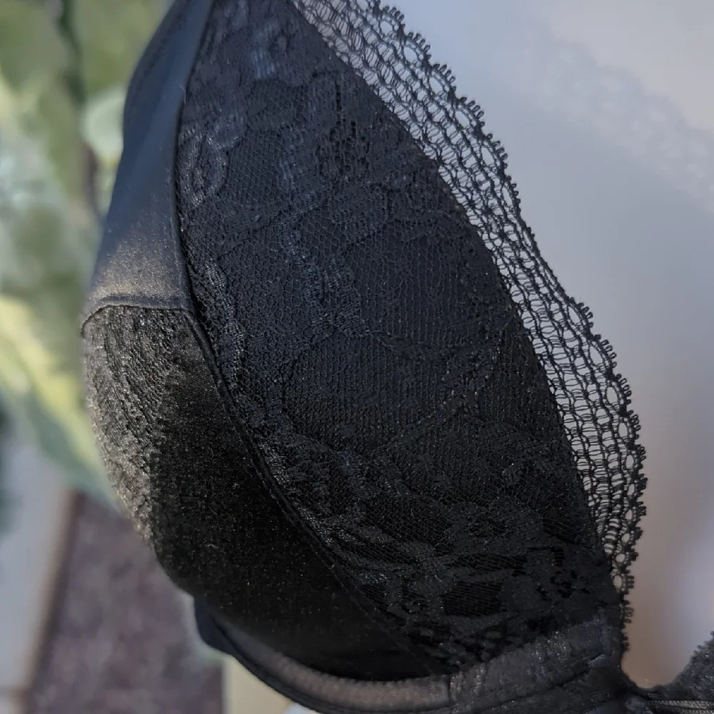 Victoria's Secret Black Satin & Lace Push Up Bra 34C - Picture 3 of 7